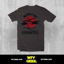 Load image into Gallery viewer, Playera Cobra Kai Mod. Miyagi Do Karate Kit Unisex
