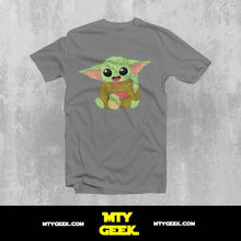 Load image into Gallery viewer, Playera Mod. Baby Yoda Mandelorian Star Wars Unisex
