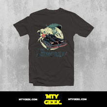 Load image into Gallery viewer, Playera Batman Mod. Batimovil Dc Comics Unisex
