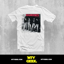 Load image into Gallery viewer, Playera The Ramones Mod. Rocket To Russia Unisex
