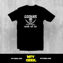Load image into Gallery viewer, Playera The Goonies Pirates Pelicula Unisex

