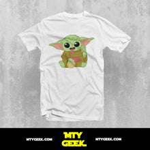 Load image into Gallery viewer, Playera Mod. Baby Yoda Mandelorian Star Wars Unisex
