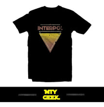 Load image into Gallery viewer, Playera Interpool - Mod. Triangle Band Retro Vintage Unisex
