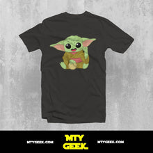 Load image into Gallery viewer, Playera Mod. Baby Yoda Mandelorian Star Wars Unisex

