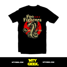 Load image into Gallery viewer, Playera Foo Fighters - Mod. Cobra Dave Grohl Retro Unisex
